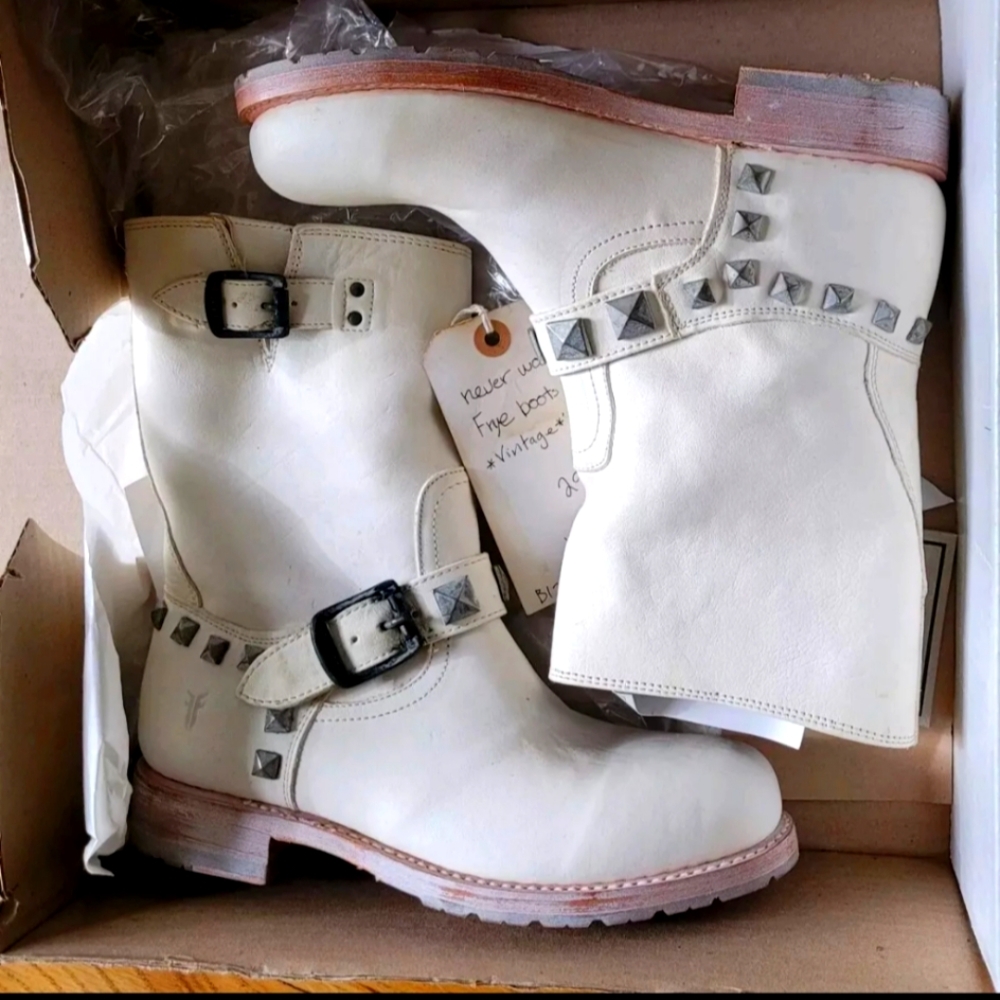 FRYE Rogan Stud Engineer Boot-Leather, Off White,  New In Box, Style 7719, Sz8.5